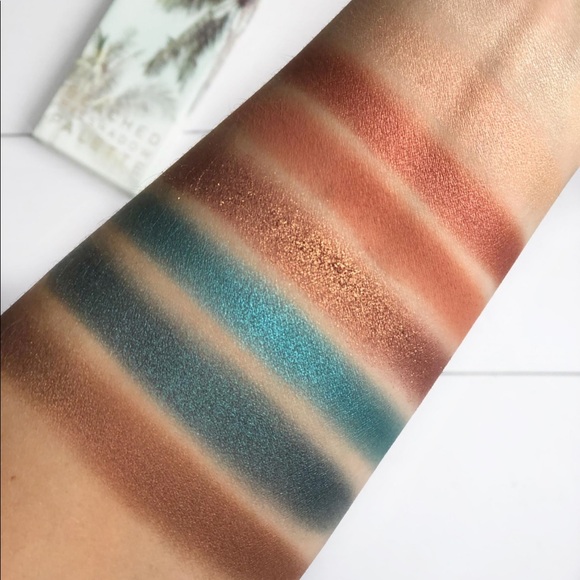 NIB Urban Decay Beached Palette - Picture 2 of 6